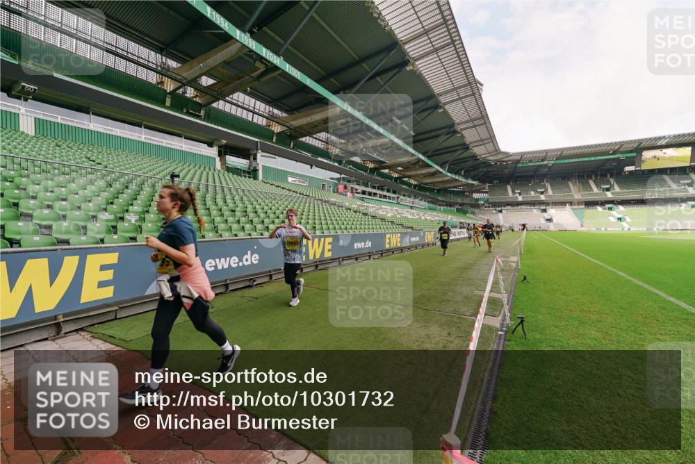 13.09.2026 - 21. swb-Marathon Bremen Michael Burmester http://msf.ph/oto/10301732 13.09.2026 10:47:33 Laufen im Stadion 10161, 10264, 10292, 10349, 10440, 10535, 10732, 10789, 10895, 10925, 10933, 10970, 11050, 11104, 11262, 11296, 11423, 11443, 11457, 11529, 11530, 11546, 11573, 11579, 11639, 11663, 11675, 11698, 11760, 12083, 12157, 12211, 12316, 12317, 12340, 12422, 12444, 12462, 12471, 12472, 12561, 10002, 10004, 10005, 10176, 10191, 10192, 10271, 10295, 10325, 10335, 10459, 10513, 10605, 10629, 10679, 10713, 10756, 10779, 10882, 10997, 10999, 11081, 11233, 11307 meine-sportfotos.de