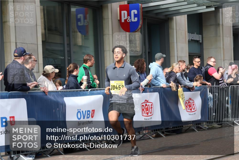 13.09.2026 - 21. swb-Marathon Bremen Strokosch-Dieckow http://msf.ph/oto/10301737 13.09.2026 10:49:57 Ziel 10170, 10233, 10876, 10923, 11111, 11128, 11178, 11415, 11497, 11499, 11622, 11680, 12045, 12240, 12269, 12510, 13562, 10452, 10508, 10593, 10709, 10966, 11005, 11007, 11035, 11183, 11415, 11717, 12380, 12510 meine-sportfotos.de