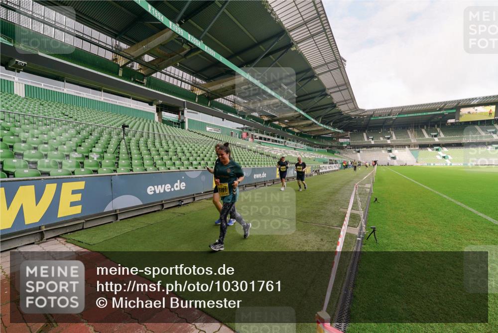13.09.2026 - 21. swb-Marathon Bremen Michael Burmester http://msf.ph/oto/10301761 13.09.2026 10:47:50 Laufen im Stadion 10161, 10264, 10292, 10349, 10407, 10440, 10535, 10732, 10789, 10895, 10925, 10933, 10970, 11104, 11262, 11296, 11423, 11443, 11457, 11529, 11530, 11546, 11573, 11579, 11639, 11663, 11698, 12083, 12157, 12316, 12317, 12340, 12422, 12444, 12471, 12472, 12542, 12561, 10004, 10005, 10176, 10191, 10192, 10194, 10271, 10295, 10325, 10335, 10344, 10459, 10513, 10568, 10600, 10605, 10629, 10679, 10713, 10756, 10779, 10882, 10979, 10997, 10999, 11081, 11233, 11307 meine-sportfotos.de