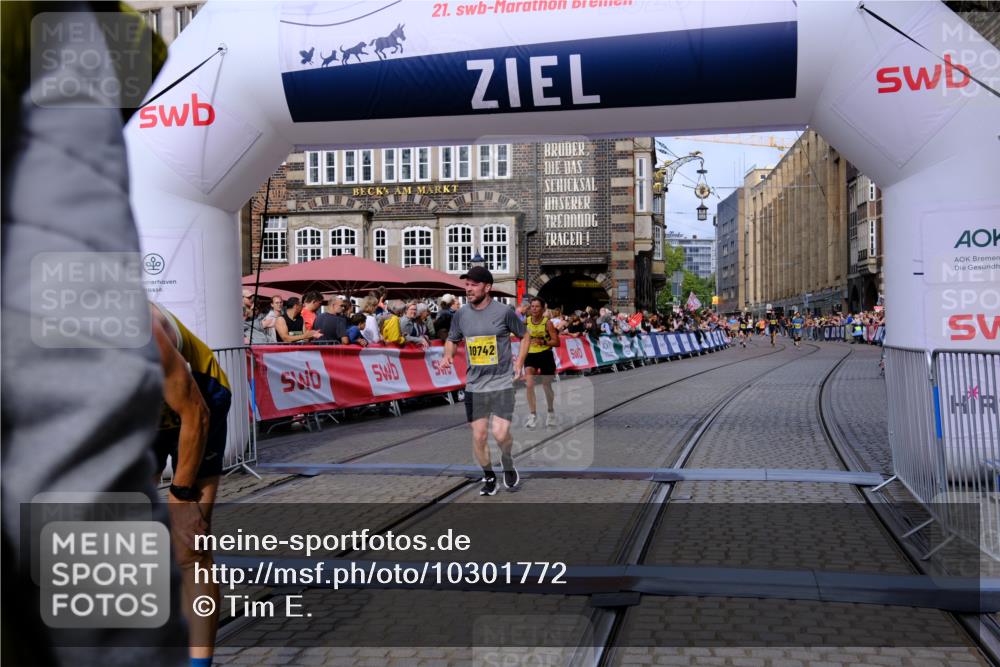 13.09.2026 - 21. swb-Marathon Bremen Tim E. http://msf.ph/oto/10301772 13.09.2026 10:43:52 Ziel 10328, 10346, 10618, 10742, 11468, 11607, 11826, 13509 meine-sportfotos.de