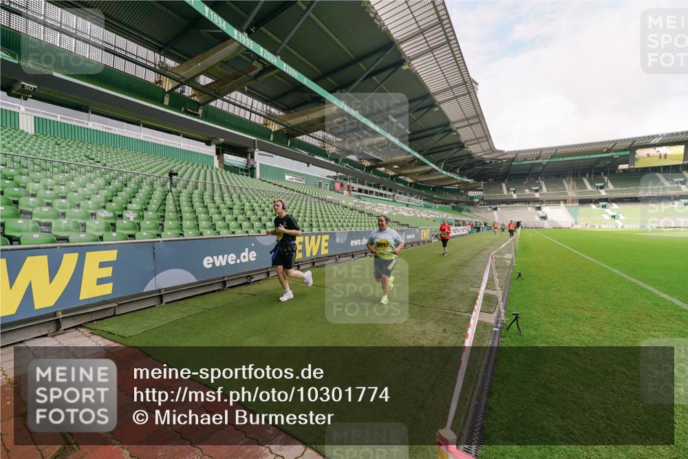 13.09.2026 - 21. swb-Marathon Bremen Michael Burmester http://msf.ph/oto/10301774 13.09.2026 10:48:09 Laufen im Stadion 10264, 10292, 10349, 10407, 10440, 10732, 10789, 10925, 10933, 11104, 11262, 11423, 11443, 11541, 11573, 11579, 11639, 11663, 11698, 11980, 12083, 12157, 12340, 12444, 12471, 12472, 12542, 12561, 10137, 10176, 10191, 10192, 10194, 10202, 10242, 10295, 10325, 10335, 10344, 10430, 10459, 10513, 10524, 10568, 10600, 10605, 10629, 10679, 10713, 10756, 10779, 10882, 10979, 10997, 10999, 11081, 11200, 11233, 11307, 12089, 12153 meine-sportfotos.de