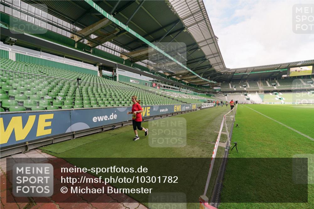 13.09.2026 - 21. swb-Marathon Bremen Michael Burmester http://msf.ph/oto/10301782 13.09.2026 10:48:13 Laufen im Stadion 10264, 10292, 10349, 10407, 10440, 10732, 10789, 10925, 10933, 11104, 11262, 11423, 11443, 11541, 11573, 11579, 11639, 11663, 11698, 11980, 12083, 12157, 12340, 12444, 12471, 12472, 12542, 12561, 10137, 10176, 10191, 10192, 10194, 10202, 10242, 10295, 10325, 10335, 10344, 10430, 10459, 10513, 10524, 10568, 10600, 10605, 10629, 10651, 10679, 10713, 10756, 10779, 10882, 10979, 10997, 10999, 11081, 11200, 11233, 11307, 12089, 12153, 12177, 12178 meine-sportfotos.de