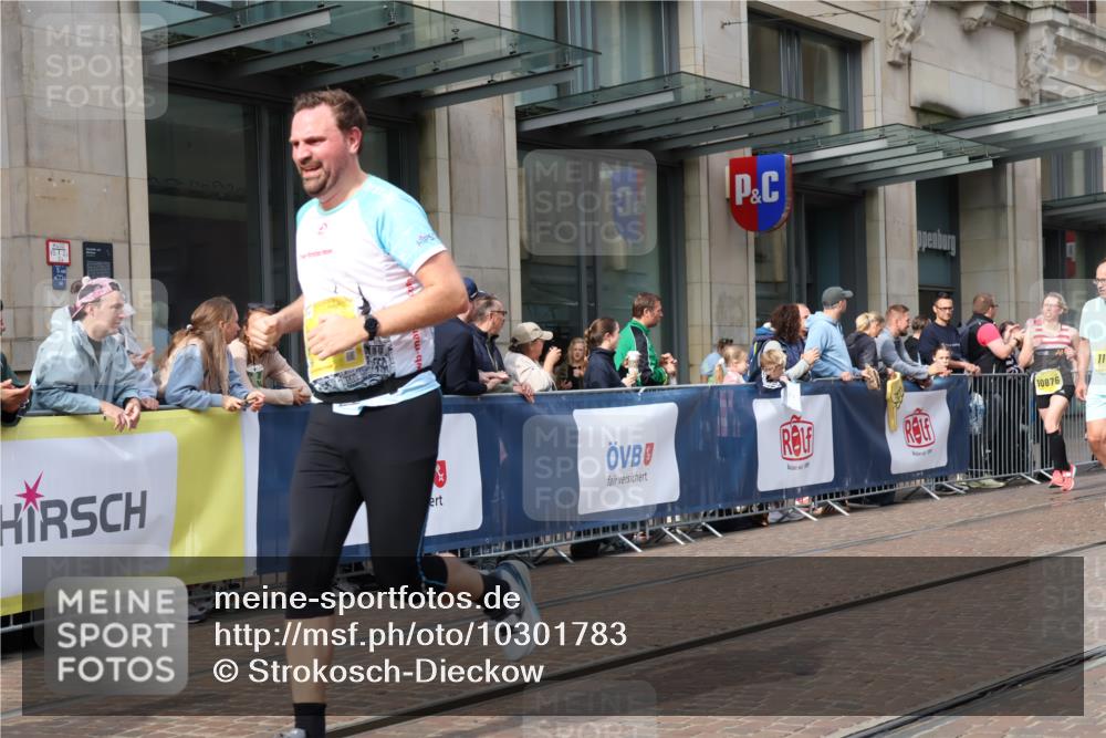 13.09.2026 - 21. swb-Marathon Bremen Strokosch-Dieckow http://msf.ph/oto/10301783 13.09.2026 10:49:59 Ziel 10170, 10233, 10525, 10840, 10876, 10923, 11111, 11128, 11178, 11497, 11499, 11622, 11680, 12045, 12078, 12240, 12269, 12447, 13562, 10452, 10508, 10593, 10709, 10966, 11005, 11007, 11035, 11183, 11415, 12380, 12510 meine-sportfotos.de