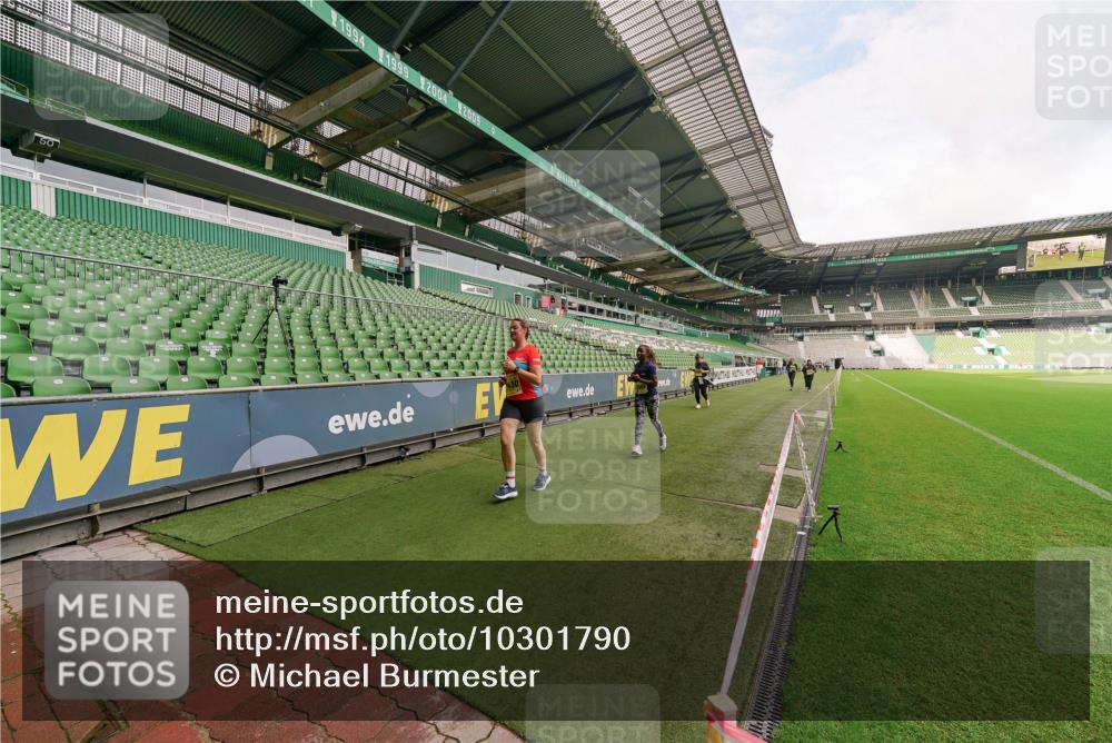 13.09.2026 - 21. swb-Marathon Bremen Michael Burmester http://msf.ph/oto/10301790 13.09.2026 10:48:26 Laufen im Stadion 10264, 10292, 10349, 10407, 10413, 10440, 10732, 10754, 10789, 10925, 11104, 11254, 11262, 11423, 11443, 11541, 11663, 11698, 11942, 11980, 12083, 12157, 12340, 12444, 12471, 12472, 12542, 12561, 10137, 10176, 10191, 10192, 10194, 10202, 10242, 10295, 10344, 10430, 10472, 10524, 10568, 10600, 10629, 10651, 10679, 10713, 10756, 10779, 10882, 10979, 10997, 10999, 11081, 11200, 11233, 11307, 11309, 11367, 12089, 12153, 12177, 12178 meine-sportfotos.de