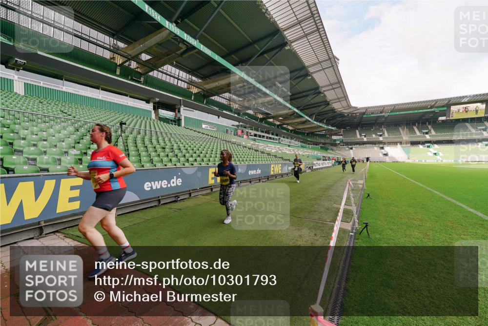 13.09.2026 - 21. swb-Marathon Bremen Michael Burmester http://msf.ph/oto/10301793 13.09.2026 10:48:28 Laufen im Stadion 10264, 10292, 10349, 10407, 10413, 10440, 10732, 10754, 10789, 10925, 11104, 11254, 11262, 11423, 11443, 11541, 11663, 11698, 11851, 11942, 11980, 12083, 12157, 12340, 12444, 12471, 12472, 12542, 12561, 10137, 10176, 10191, 10192, 10194, 10202, 10242, 10295, 10344, 10430, 10472, 10524, 10568, 10600, 10629, 10651, 10679, 10713, 10756, 10779, 10882, 10979, 10997, 10999, 11081, 11200, 11233, 11307, 11309, 11367, 11709, 12089, 12153, 12177, 12178 meine-sportfotos.de