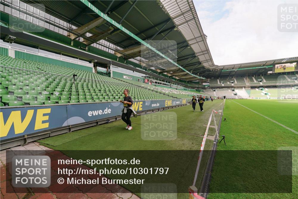 13.09.2026 - 21. swb-Marathon Bremen Michael Burmester http://msf.ph/oto/10301797 13.09.2026 10:48:32 Laufen im Stadion 10264, 10292, 10407, 10413, 10440, 10732, 10754, 10789, 10925, 11104, 11254, 11262, 11423, 11443, 11541, 11663, 11698, 11851, 11942, 11980, 12083, 12157, 12340, 12444, 12471, 12472, 12542, 12561, 10137, 10176, 10191, 10192, 10194, 10202, 10242, 10295, 10344, 10430, 10472, 10524, 10568, 10600, 10629, 10651, 10679, 10713, 10756, 10779, 10979, 10997, 10999, 11081, 11200, 11233, 11307, 11309, 11367, 11709, 11821, 12089, 12153, 12177, 12178 meine-sportfotos.de
