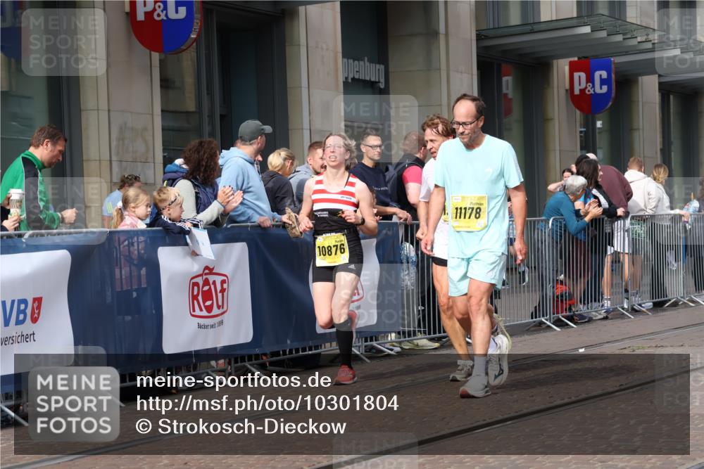13.09.2026 - 21. swb-Marathon Bremen Strokosch-Dieckow http://msf.ph/oto/10301804 13.09.2026 10:50:00 Ziel 10170, 10233, 10525, 10840, 10876, 10923, 11111, 11128, 11178, 11497, 11499, 11622, 11680, 11742, 12045, 12078, 12240, 12269, 12447, 13562, 10452, 10508, 10593, 10709, 10966, 11005, 11007, 11035, 11183, 11415, 12380, 12510 meine-sportfotos.de