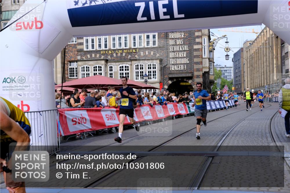 13.09.2026 - 21. swb-Marathon Bremen Tim E. http://msf.ph/oto/10301806 13.09.2026 10:44:02 Ziel 10337, 10742, 11019, 11208, 11948, 12250, 12253, 13509 meine-sportfotos.de