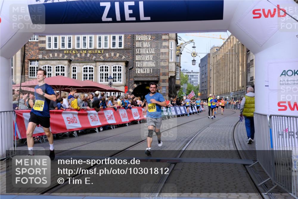 13.09.2026 - 21. swb-Marathon Bremen Tim E. http://msf.ph/oto/10301812 13.09.2026 10:44:02 Ziel 10337, 10742, 11019, 11208, 11948, 12250, 12253, 13509 meine-sportfotos.de