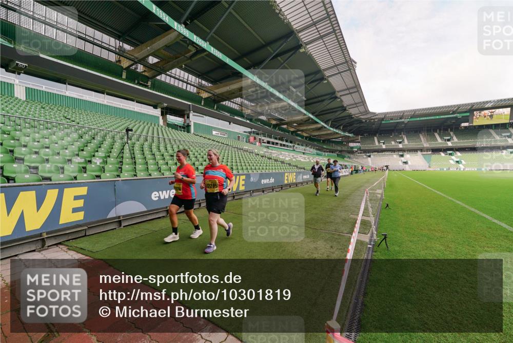 13.09.2026 - 21. swb-Marathon Bremen Michael Burmester http://msf.ph/oto/10301819 13.09.2026 10:49:09 Laufen im Stadion 10264, 10292, 10407, 10413, 10440, 10710, 10732, 10754, 10789, 10925, 11104, 11254, 11262, 11423, 11443, 11541, 11698, 11712, 11851, 11942, 11980, 12083, 12440, 12444, 12471, 12472, 12542, 12561, 10137, 10194, 10202, 10242, 10344, 10430, 10472, 10524, 10568, 10600, 10651, 10679, 10713, 10979, 11050, 11081, 11181, 11200, 11244, 11296, 11309, 11367, 11457, 11529, 11530, 11546, 11574, 11675, 11709, 11760, 11821, 12089, 12153, 12177, 12178 meine-sportfotos.de