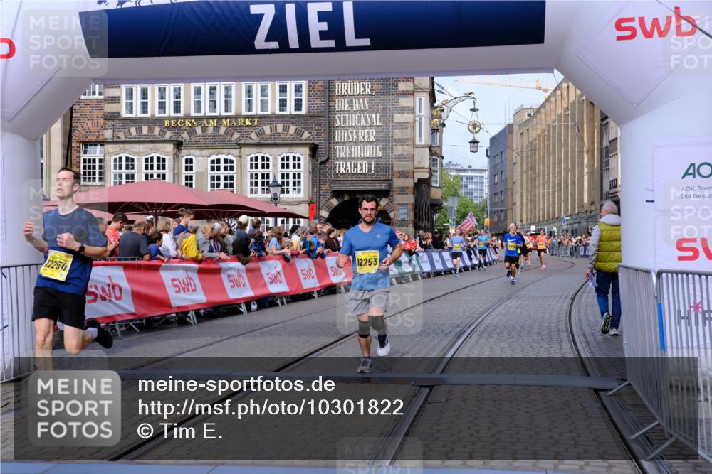 13.09.2026 - 21. swb-Marathon Bremen Tim E. http://msf.ph/oto/10301822 13.09.2026 10:44:03 Ziel 10337, 10742, 11019, 11208, 11948, 12250, 12253, 12436, 13509 meine-sportfotos.de