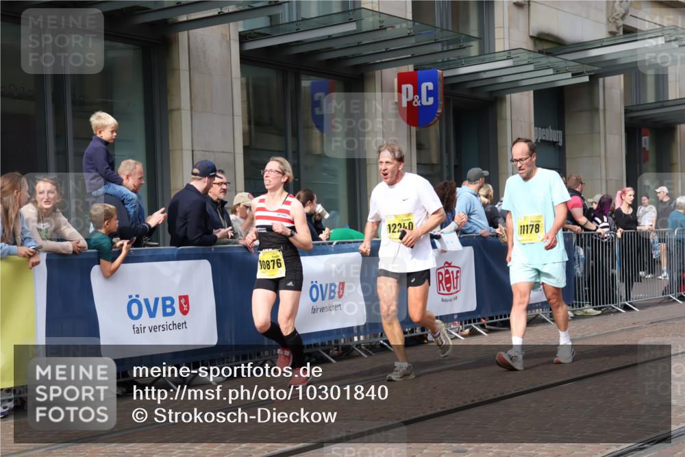 13.09.2026 - 21. swb-Marathon Bremen Strokosch-Dieckow http://msf.ph/oto/10301840 13.09.2026 10:50:01 Ziel 10170, 10233, 10525, 10840, 10876, 10923, 11111, 11128, 11178, 11497, 11499, 11622, 11680, 11742, 12045, 12078, 12240, 12269, 12447, 13562, 10452, 10508, 10593, 10709, 10876, 10966, 11005, 11007, 11035, 11183, 11415, 12380, 12510 meine-sportfotos.de