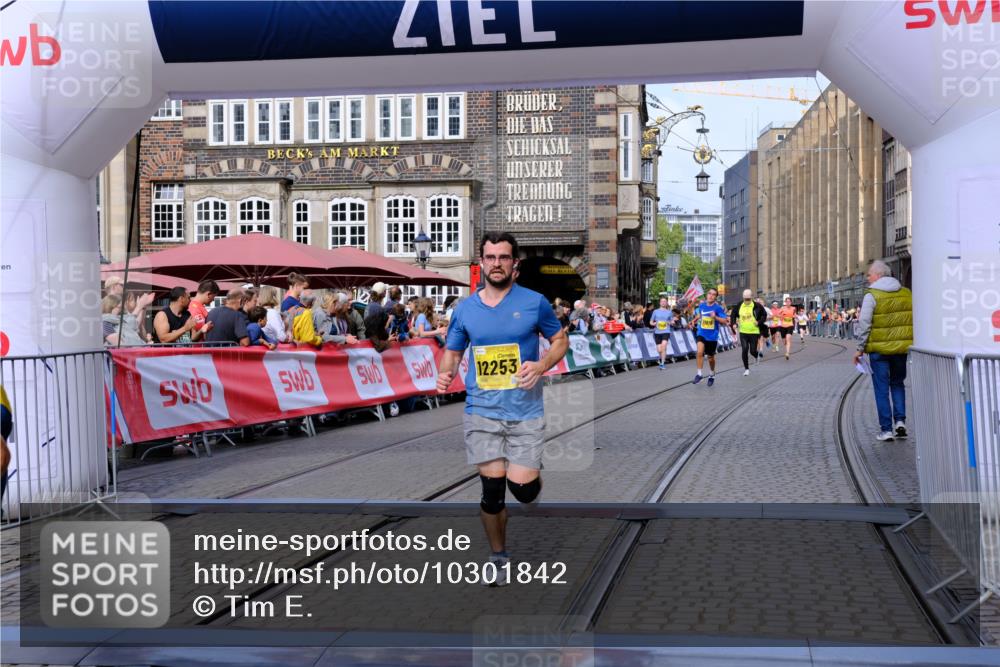 13.09.2026 - 21. swb-Marathon Bremen Tim E. http://msf.ph/oto/10301842 13.09.2026 10:44:03 Ziel 10337, 10742, 11019, 11208, 11948, 12250, 12253, 12436, 13509 meine-sportfotos.de