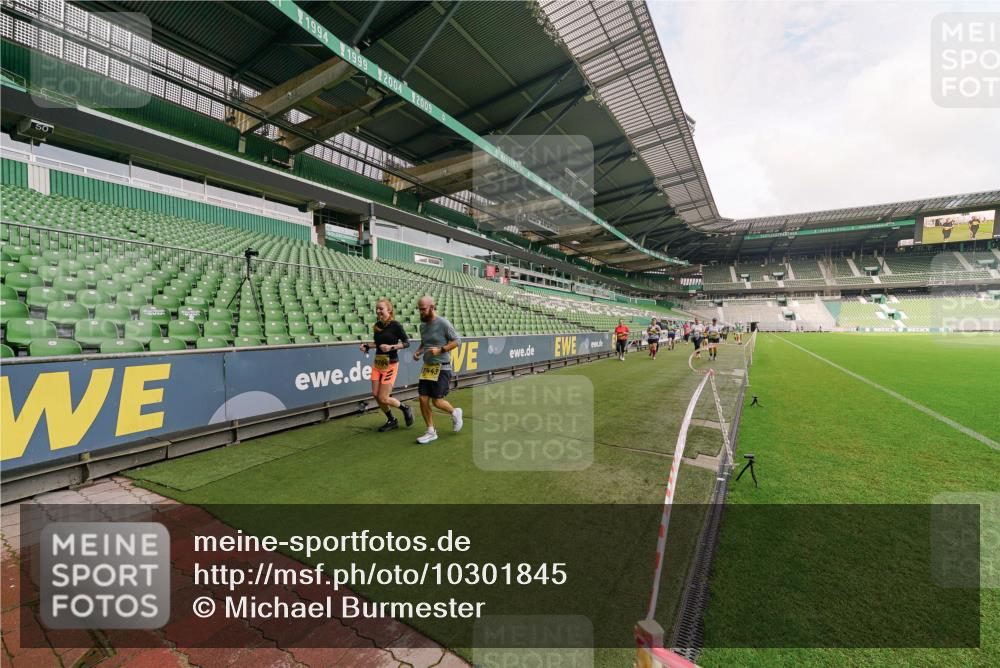 13.09.2026 - 21. swb-Marathon Bremen Michael Burmester http://msf.ph/oto/10301845 13.09.2026 10:49:43 Laufen im Stadion 10407, 10413, 10627, 10667, 10710, 10754, 11031, 11254, 11266, 11541, 11712, 11780, 11851, 11942, 11980, 12440, 12542, 10137, 10161, 10194, 10202, 10242, 10344, 10349, 10430, 10472, 10524, 10535, 10568, 10600, 10651, 10895, 10933, 10970, 11050, 11181, 11200, 11244, 11296, 11309, 11367, 11457, 11529, 11530, 11546, 11573, 11574, 11579, 11639, 11675, 11709, 11760, 11821, 12089, 12153, 12177, 12178 meine-sportfotos.de