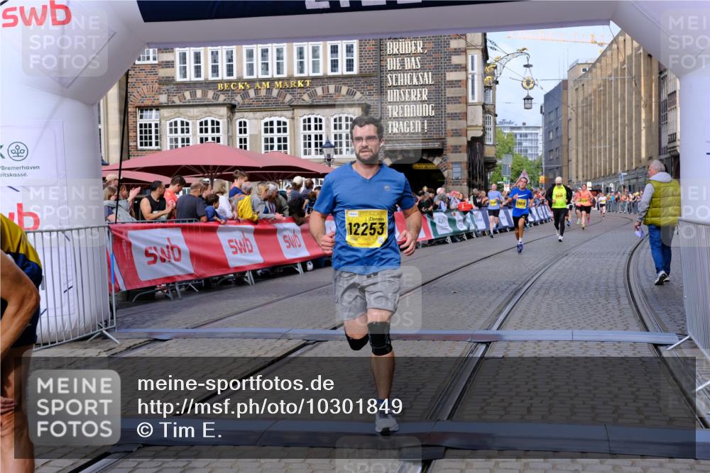 13.09.2026 - 21. swb-Marathon Bremen Tim E. http://msf.ph/oto/10301849 13.09.2026 10:44:04 Ziel 10337, 10742, 11019, 11208, 11312, 11614, 11948, 12250, 12253, 12436, 13509 meine-sportfotos.de