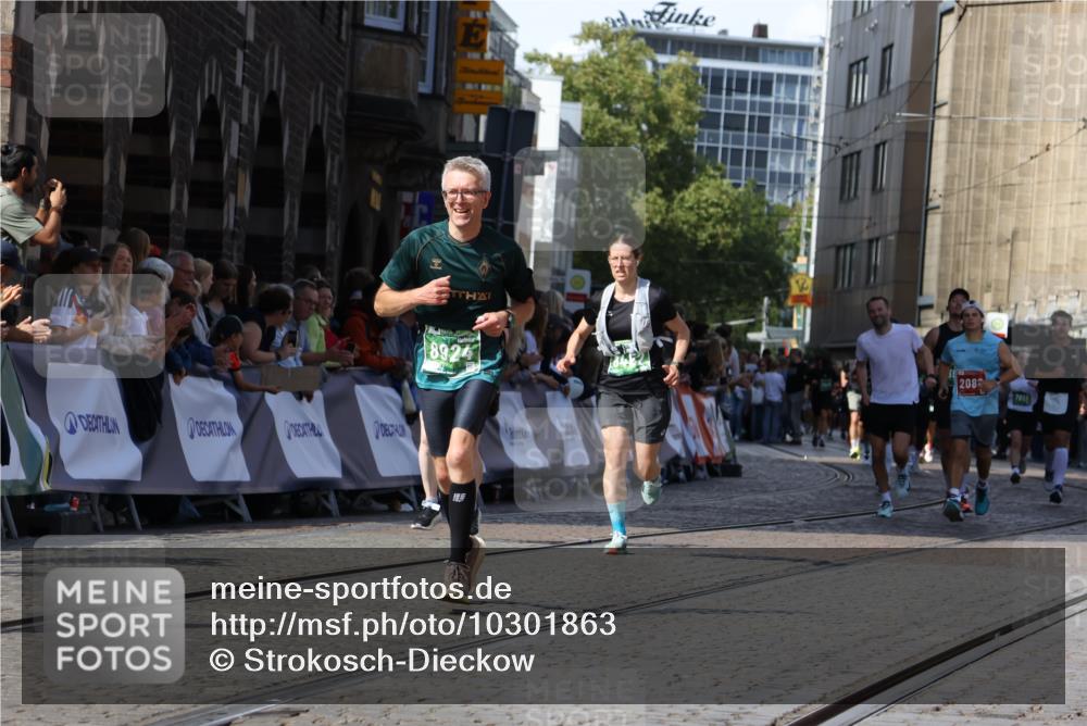 13.09.2026 - 21. swb-Marathon Bremen Strokosch-Dieckow http://msf.ph/oto/10301863 13.09.2026 13:21:59 Ziel 572, 1130, 1254, 2088, 2397, 2570, 2904, 3290, 3435, 3655, 3695, 3930, 3934, 4735, 5542, 6865, 7176, 8184, 8270, 8384, 8730, 9048, 9059, 9421, 13145, 148, 1601, 1645, 3021, 3652, 6621, 7625, 7917, 8452, 8924, 9839 meine-sportfotos.de