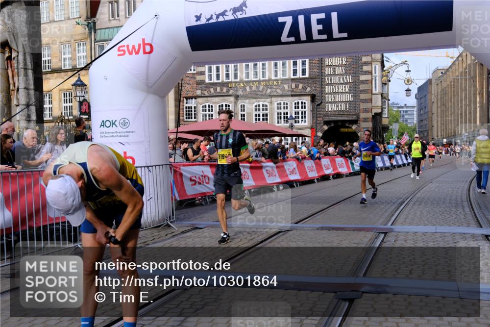 13.09.2026 - 21. swb-Marathon Bremen Tim E. http://msf.ph/oto/10301864 13.09.2026 10:44:05 Ziel 10337, 11019, 11208, 11312, 11614, 11930, 11948, 12250, 12253, 12436, 13509 meine-sportfotos.de