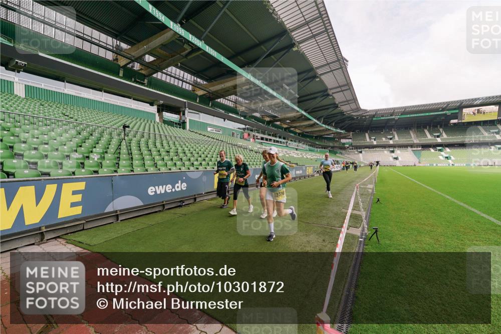 13.09.2026 - 21. swb-Marathon Bremen Michael Burmester http://msf.ph/oto/10301872 13.09.2026 10:49:59 Laufen im Stadion 10413, 10627, 10667, 10710, 10754, 11031, 11254, 11266, 11541, 11712, 11780, 11851, 11942, 11980, 12440, 10161, 10202, 10242, 10349, 10430, 10472, 10524, 10535, 10651, 10895, 10933, 10970, 11050, 11181, 11244, 11296, 11309, 11367, 11457, 11529, 11530, 11546, 11573, 11574, 11579, 11639, 11675, 11709, 11760, 11821, 12153, 12177, 12178 meine-sportfotos.de