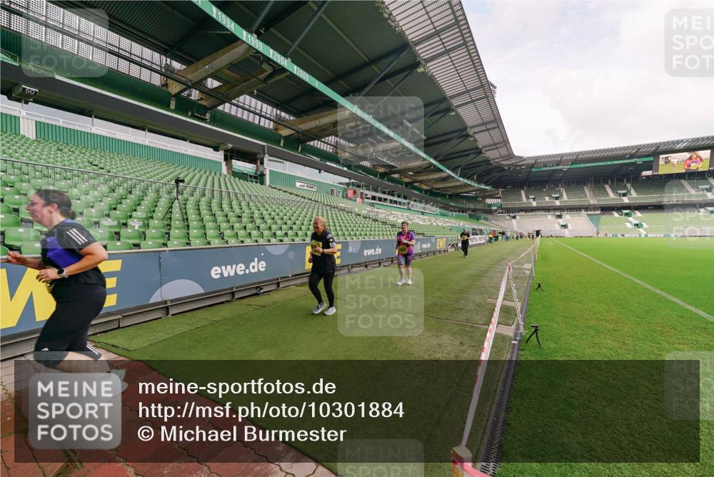 13.09.2026 - 21. swb-Marathon Bremen Michael Burmester http://msf.ph/oto/10301884 13.09.2026 10:50:13 Laufen im Stadion 10413, 10573, 10627, 10667, 10710, 10754, 11031, 11254, 11266, 11712, 11780, 11851, 11942, 12440, 10161, 10349, 10472, 10535, 10895, 10933, 10970, 11050, 11181, 11244, 11296, 11309, 11367, 11457, 11529, 11530, 11546, 11573, 11574, 11579, 11639, 11675, 11709, 11760, 11821, 12157, 12177, 12178 meine-sportfotos.de