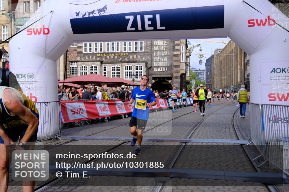 13.09.2026 - 21. swb-Marathon Bremen Tim E. http://msf.ph/oto/10301885 13.09.2026 10:44:06 Ziel 10337, 11019, 11208, 11312, 11447, 11614, 11930, 11948, 12250, 12253, 12436, 12559, 13509 meine-sportfotos.de