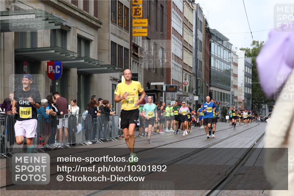 13.09.2026 - 21. swb-Marathon Bremen Strokosch-Dieckow http://msf.ph/oto/10301892 13.09.2026 10:50:06 Ziel 10170, 10233, 10525, 10840, 10923, 11111, 11128, 11178, 11276, 11497, 11499, 11622, 11664, 11680, 11742, 12045, 12078, 12269, 12447, 13562, 10452, 10508, 10593, 10876, 10966, 11005, 11035, 11128, 11183, 11415, 12240, 12380, 12510 meine-sportfotos.de