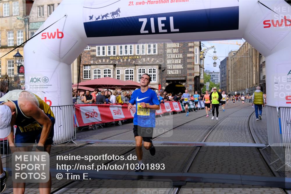 13.09.2026 - 21. swb-Marathon Bremen Tim E. http://msf.ph/oto/10301893 13.09.2026 10:44:06 Ziel 10337, 11019, 11208, 11312, 11447, 11614, 11930, 11948, 12250, 12253, 12436, 12559, 13509 meine-sportfotos.de
