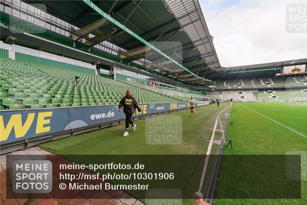 13.09.2026 - 21. swb-Marathon Bremen Michael Burmester http://msf.ph/oto/10301906 13.09.2026 10:50:45 Laufen im Stadion 10533, 10534, 10573, 10627, 10650, 10667, 10710, 11031, 11195, 11266, 11352, 11496, 11712, 11780, 11807, 12377, 12408, 12440, 12535, 10161, 10264, 10292, 10349, 10535, 10732, 10895, 10925, 10933, 10970, 11050, 11104, 11262, 11296, 11423, 11443, 11457, 11529, 11530, 11546, 11573, 11579, 11639, 11663, 11675, 11698, 11760, 12083, 12157, 12340, 12444, 12472 meine-sportfotos.de