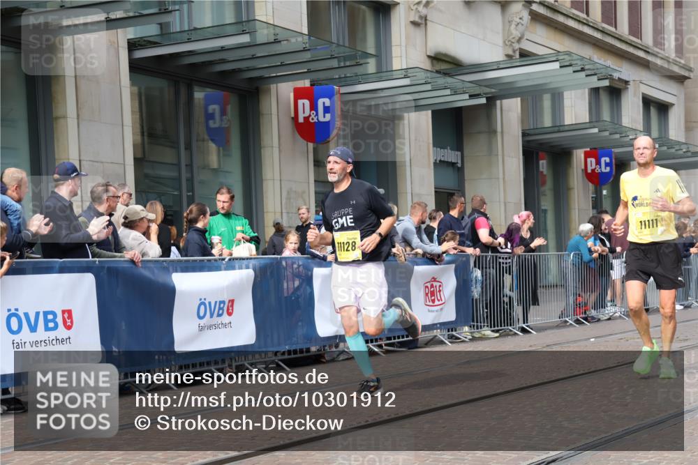 13.09.2026 - 21. swb-Marathon Bremen Strokosch-Dieckow http://msf.ph/oto/10301912 13.09.2026 10:50:07 Ziel 10170, 10233, 10525, 10840, 10923, 11111, 11178, 11220, 11276, 11497, 11499, 11622, 11664, 11680, 11742, 11774, 12045, 12078, 12269, 12447, 13562, 10452, 10508, 10593, 10876, 10966, 11005, 11035, 11128, 11183, 11415, 12240, 12380, 12510 meine-sportfotos.de