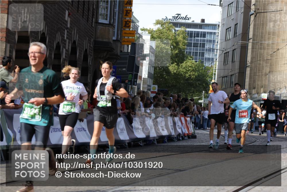 13.09.2026 - 21. swb-Marathon Bremen Strokosch-Dieckow http://msf.ph/oto/10301920 13.09.2026 13:22:00 Ziel 572, 1130, 1254, 2088, 2397, 2570, 3290, 3435, 3655, 3695, 3930, 3934, 4735, 5542, 6865, 7176, 8184, 8270, 8384, 8730, 8947, 9048, 9059, 9421, 10120, 13145, 148, 1601, 1645, 3021, 3652, 6621, 7625, 7917, 8452, 8924, 9839 meine-sportfotos.de