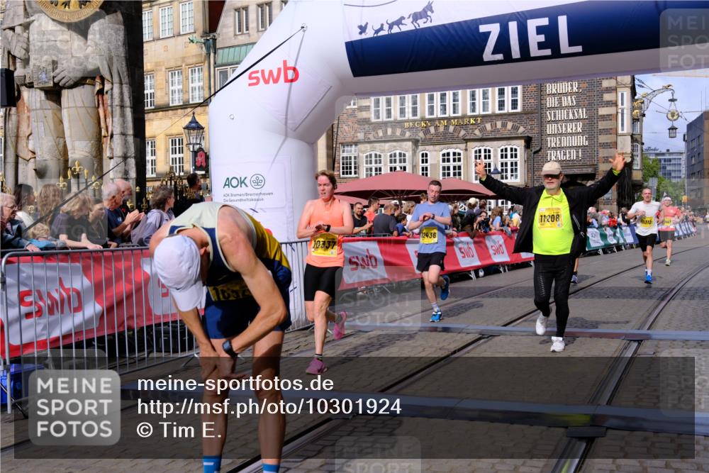 13.09.2026 - 21. swb-Marathon Bremen Tim E. http://msf.ph/oto/10301924 13.09.2026 10:44:10 Ziel 10337, 10342, 11019, 11208, 11312, 11447, 11614, 11930, 11948, 12250, 12253, 12436, 12559 meine-sportfotos.de