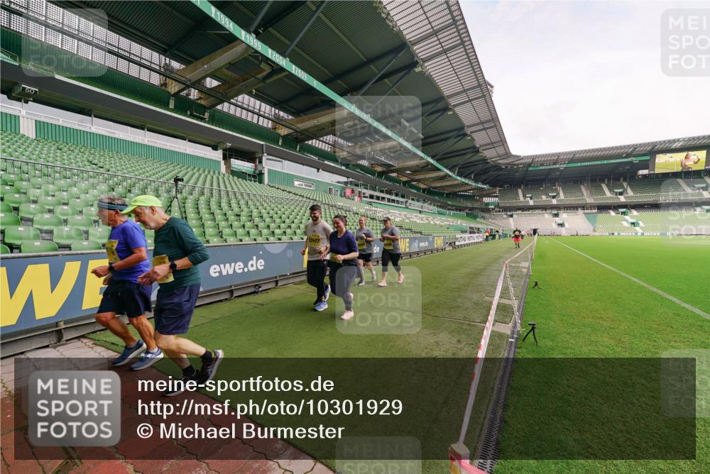 13.09.2026 - 21. swb-Marathon Bremen Michael Burmester http://msf.ph/oto/10301929 13.09.2026 10:51:42 Laufen im Stadion 10387, 10533, 10534, 10573, 10627, 10650, 10967, 10968, 11017, 11025, 11161, 11195, 11266, 11341, 11352, 11444, 11496, 11538, 11807, 12377, 12408, 12535, 12546, 10264, 10292, 10407, 10440, 10732, 10754, 10789, 10925, 11104, 11262, 11423, 11443, 11541, 11663, 11698, 11980, 12083, 12157, 12340, 12444, 12471, 12472, 12542, 12561 meine-sportfotos.de