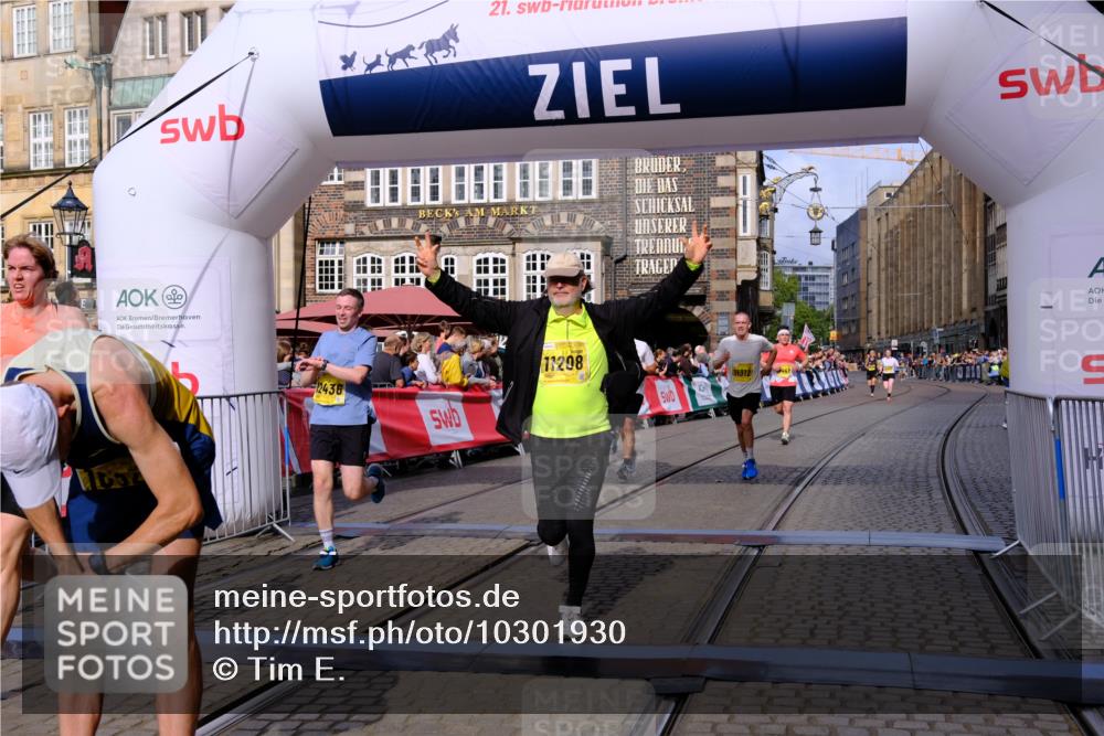 13.09.2026 - 21. swb-Marathon Bremen Tim E. http://msf.ph/oto/10301930 13.09.2026 10:44:11 Ziel 10337, 10342, 11019, 11208, 11312, 11447, 11614, 11930, 11948, 12250, 12253, 12436, 12559, 13538 meine-sportfotos.de