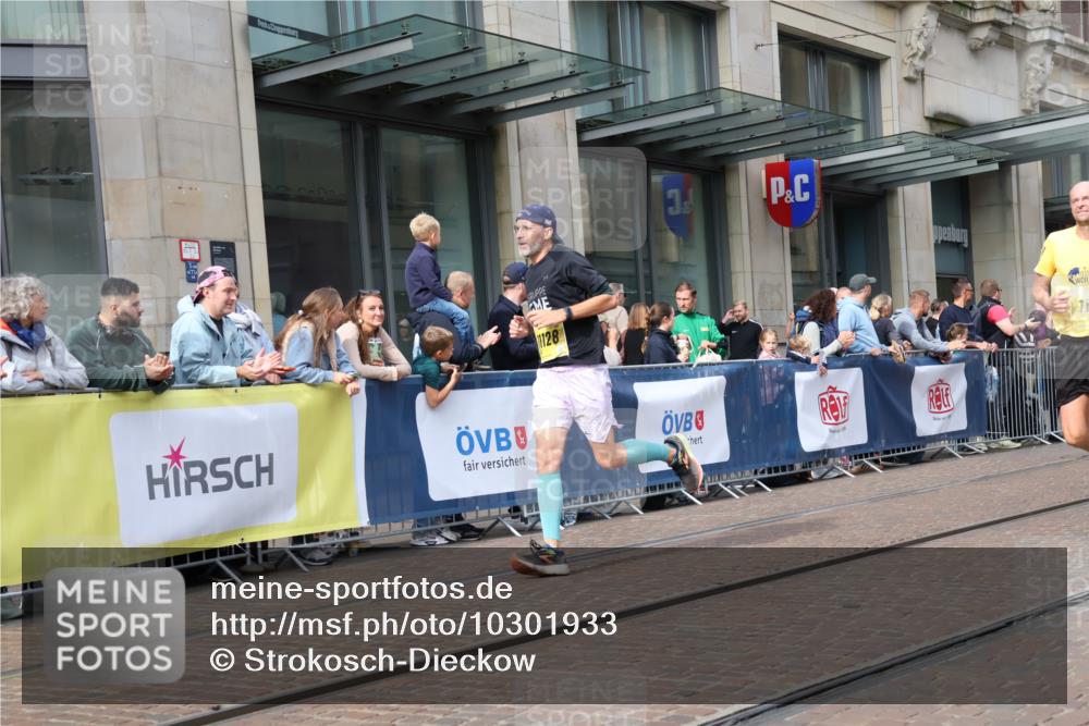 13.09.2026 - 21. swb-Marathon Bremen Strokosch-Dieckow http://msf.ph/oto/10301933 13.09.2026 10:50:08 Ziel 10170, 10233, 10525, 10840, 10923, 11111, 11178, 11220, 11276, 11497, 11499, 11622, 11664, 11680, 11742, 11774, 12045, 12078, 12269, 12309, 12447, 13562, 10452, 10508, 10593, 10876, 10966, 11005, 11035, 11111, 11128, 11183, 11415, 12240, 12380, 12510 meine-sportfotos.de