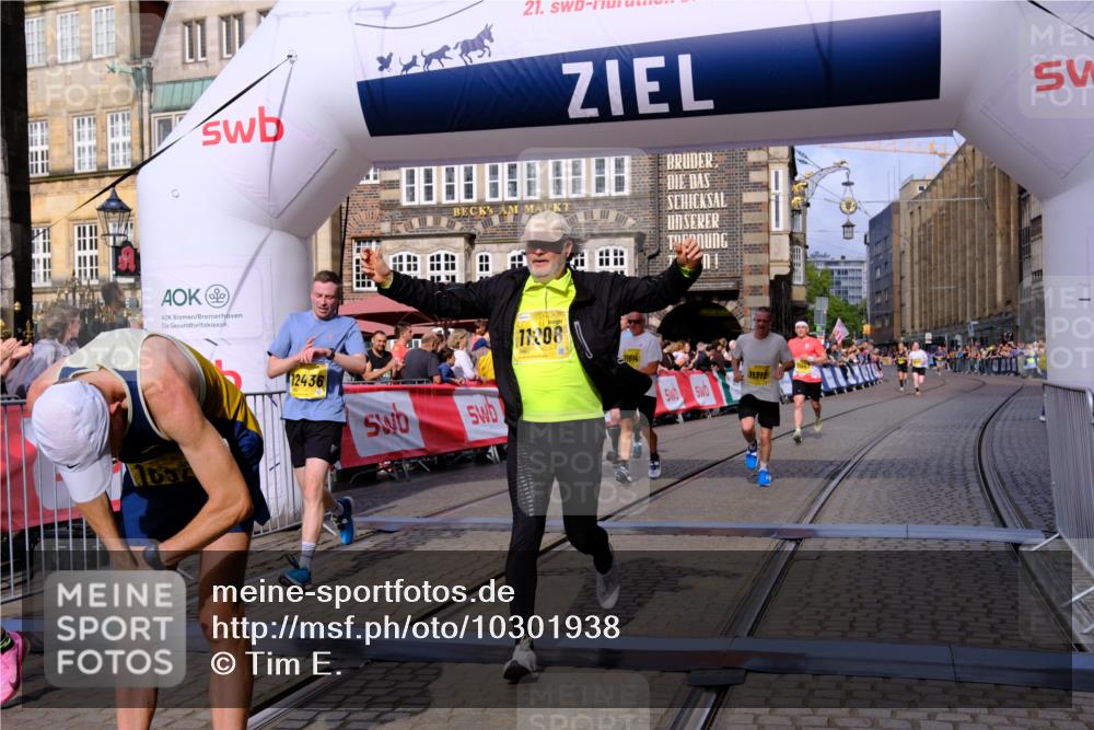13.09.2026 - 21. swb-Marathon Bremen Tim E. http://msf.ph/oto/10301938 13.09.2026 10:44:11 Ziel 10337, 10342, 11019, 11208, 11312, 11447, 11614, 11930, 11948, 12250, 12253, 12436, 12559, 13538 meine-sportfotos.de