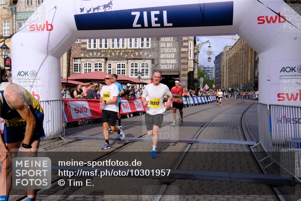 13.09.2026 - 21. swb-Marathon Bremen Tim E. http://msf.ph/oto/10301957 13.09.2026 10:44:12 Ziel 10337, 10342, 11019, 11208, 11312, 11447, 11614, 11930, 11948, 12250, 12253, 12436, 12559, 13538 meine-sportfotos.de