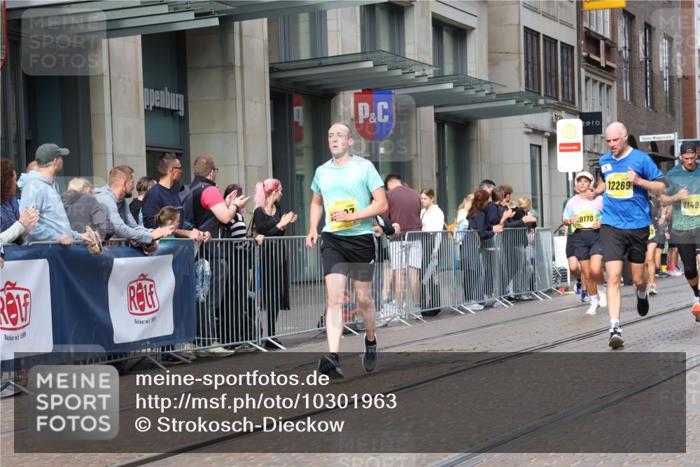 13.09.2026 - 21. swb-Marathon Bremen Strokosch-Dieckow http://msf.ph/oto/10301963 13.09.2026 10:50:10 Ziel 10170, 10233, 10525, 10840, 10923, 11178, 11220, 11276, 11497, 11499, 11622, 11664, 11680, 11742, 11774, 12045, 12052, 12078, 12269, 12309, 12447, 13562, 10452, 10508, 10593, 10876, 10966, 11005, 11035, 11111, 11128, 11183, 11415, 12240, 12380, 12510 meine-sportfotos.de