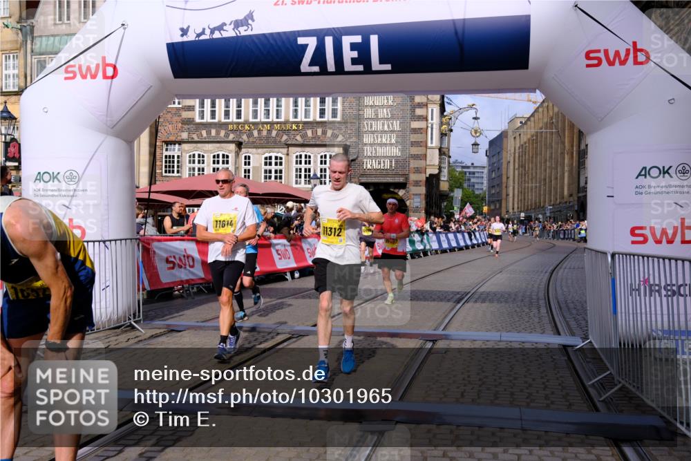 13.09.2026 - 21. swb-Marathon Bremen Tim E. http://msf.ph/oto/10301965 13.09.2026 10:44:13 Ziel 10337, 10342, 11019, 11208, 11312, 11447, 11614, 11930, 11948, 12250, 12253, 12436, 12559, 13538 meine-sportfotos.de