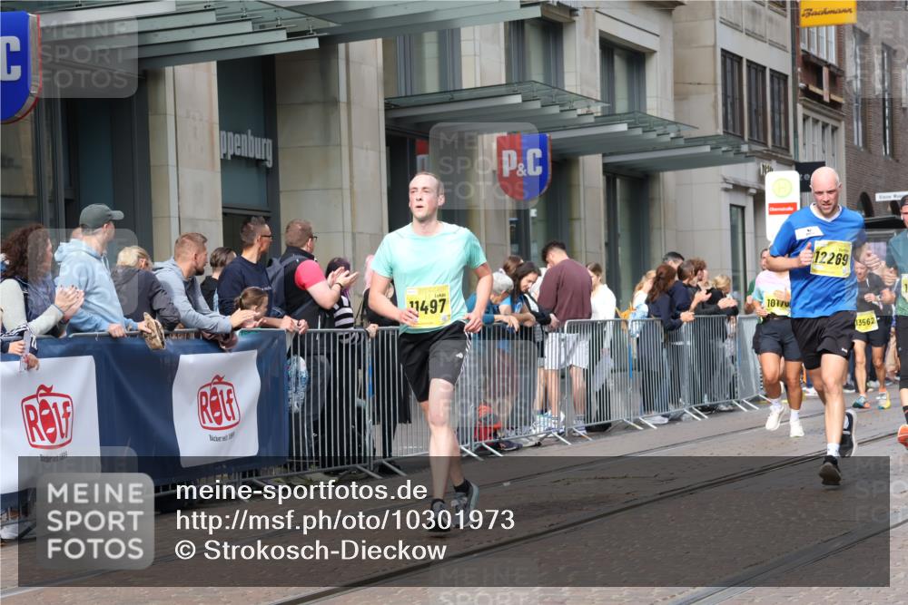 13.09.2026 - 21. swb-Marathon Bremen Strokosch-Dieckow http://msf.ph/oto/10301973 13.09.2026 10:50:11 Ziel 10170, 10233, 10525, 10840, 10923, 11178, 11220, 11276, 11497, 11499, 11622, 11664, 11680, 11742, 11774, 12045, 12052, 12078, 12269, 12309, 12447, 13544, 13562, 10452, 10508, 10593, 10876, 10966, 11005, 11035, 11111, 11128, 11183, 11415, 12240, 12380, 12510 meine-sportfotos.de