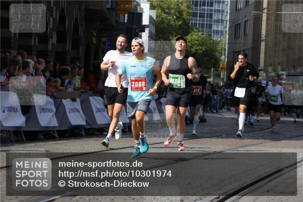 13.09.2026 - 21. swb-Marathon Bremen Strokosch-Dieckow http://msf.ph/oto/10301974 13.09.2026 13:22:03 Ziel 572, 1130, 1254, 2088, 2397, 2570, 3290, 3338, 3435, 3695, 3930, 3934, 4735, 5542, 6865, 6976, 7098, 7176, 8384, 8947, 9048, 9059, 9421, 10120, 13145, 1601, 1645, 2499, 3021, 3652, 4204, 4211, 6621, 7625, 7917, 8447, 8574, 9668, 9839 meine-sportfotos.de