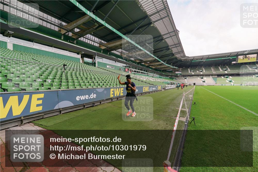 13.09.2026 - 21. swb-Marathon Bremen Michael Burmester http://msf.ph/oto/10301979 13.09.2026 10:52:31 Laufen im Stadion 10317, 10387, 10533, 10534, 10650, 10967, 10968, 11017, 11025, 11161, 11195, 11341, 11444, 11538, 12377, 12408, 12416, 12535, 12546, 10264, 10292, 10407, 10413, 10440, 10710, 10732, 10754, 10789, 10925, 11254, 11423, 11443, 11541, 11698, 11712, 11851, 11942, 11980, 12083, 12440, 12471, 12472, 12542, 12561 meine-sportfotos.de