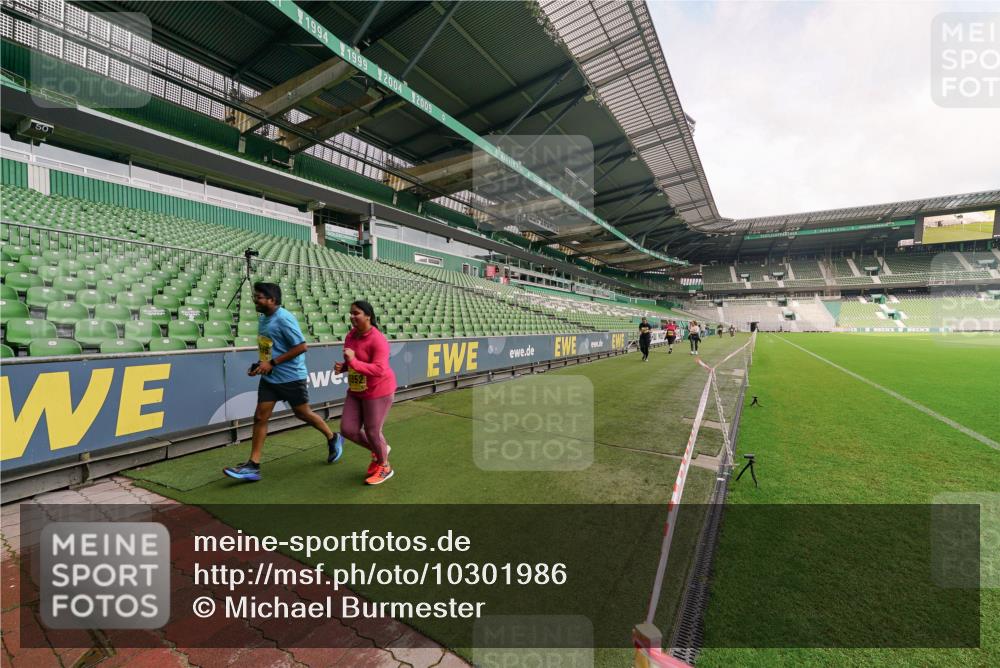 13.09.2026 - 21. swb-Marathon Bremen Michael Burmester http://msf.ph/oto/10301986 13.09.2026 10:52:42 Laufen im Stadion 10317, 10387, 10650, 10967, 10968, 11017, 11025, 11161, 11195, 11341, 11444, 11538, 12377, 12408, 12416, 12546, 10292, 10407, 10413, 10440, 10710, 10732, 10754, 10789, 10925, 11254, 11423, 11541, 11712, 11780, 11851, 11942, 11980, 12083, 12440, 12471, 12472, 12542, 12561 meine-sportfotos.de