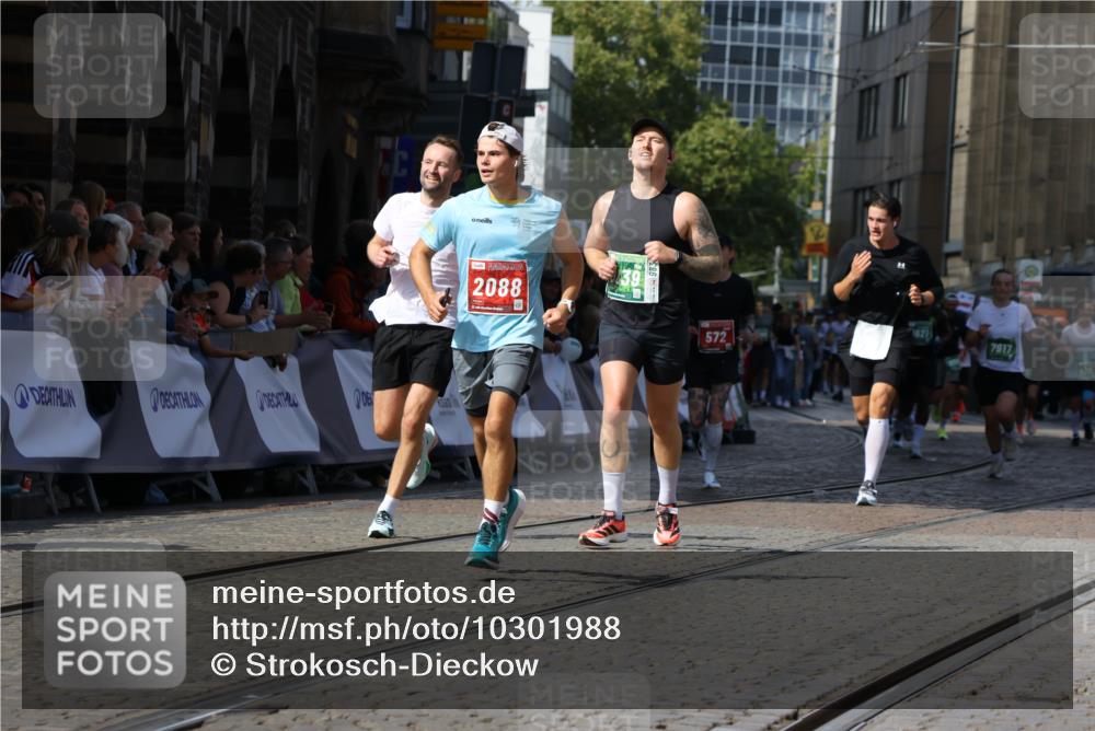 13.09.2026 - 21. swb-Marathon Bremen Strokosch-Dieckow http://msf.ph/oto/10301988 13.09.2026 13:22:03 Ziel 572, 1130, 1254, 2088, 2397, 2570, 3290, 3338, 3435, 3695, 3930, 3934, 4735, 5542, 6865, 6976, 7098, 7176, 8384, 8947, 9048, 9059, 9421, 10120, 13145, 1601, 1645, 2499, 3021, 3652, 4204, 4211, 6621, 7625, 7917, 8447, 8574, 9668, 9839 meine-sportfotos.de