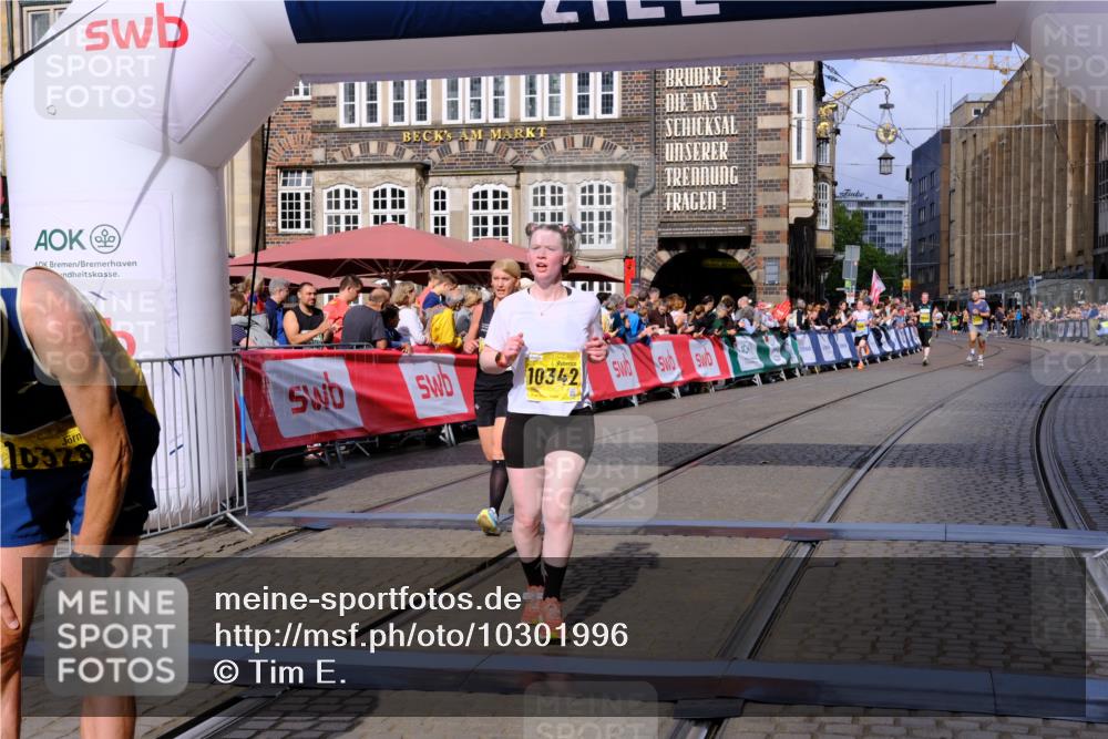 13.09.2026 - 21. swb-Marathon Bremen Tim E. http://msf.ph/oto/10301996 13.09.2026 10:44:19 Ziel 10337, 10342, 11108, 11208, 11312, 11447, 11614, 11644, 11758, 11930, 12436, 12559, 13538 meine-sportfotos.de