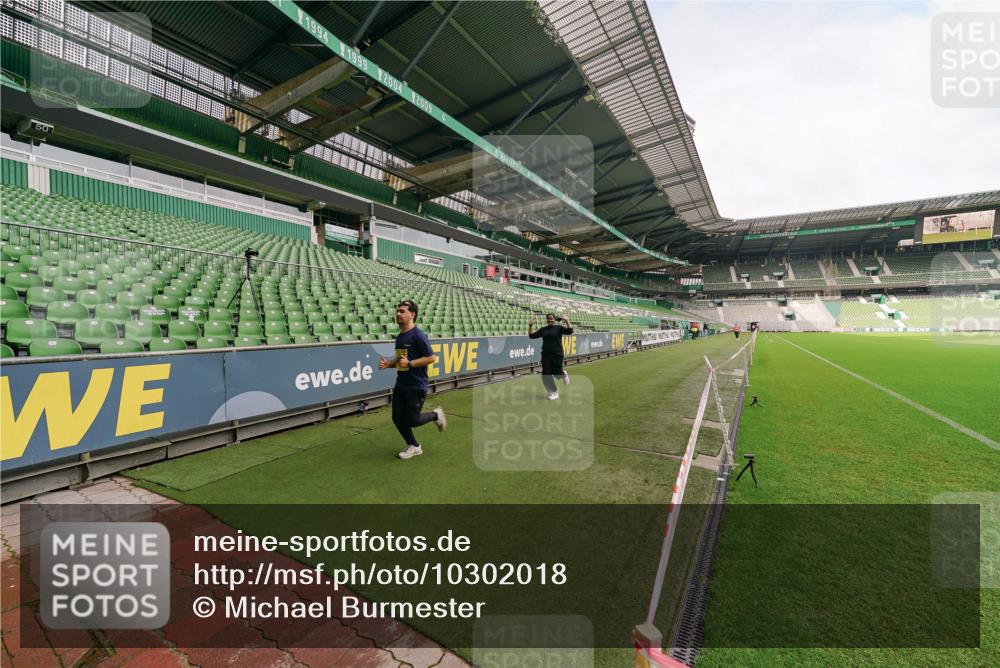 13.09.2026 - 21. swb-Marathon Bremen Michael Burmester http://msf.ph/oto/10302018 13.09.2026 10:53:52 Laufen im Stadion 10317, 12163, 12416, 10533, 10534, 10573, 10627, 10667, 10710, 11031, 11266, 11352, 11496, 11712, 11780, 11807, 12440, 12535 meine-sportfotos.de