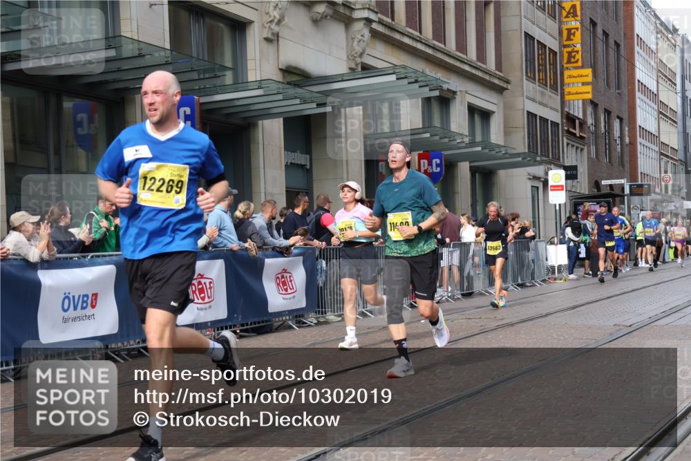 13.09.2026 - 21. swb-Marathon Bremen Strokosch-Dieckow http://msf.ph/oto/10302019 13.09.2026 10:50:14 Ziel 10170, 10233, 10267, 10525, 10764, 10840, 10923, 11220, 11276, 11497, 11499, 11622, 11664, 11680, 11742, 11774, 12045, 12052, 12078, 12309, 12447, 12488, 13544, 13562, 10452, 10593, 10876, 10966, 11005, 11035, 11111, 11128, 11178, 11415, 11497, 11499, 12240, 12269, 12380, 12510 meine-sportfotos.de