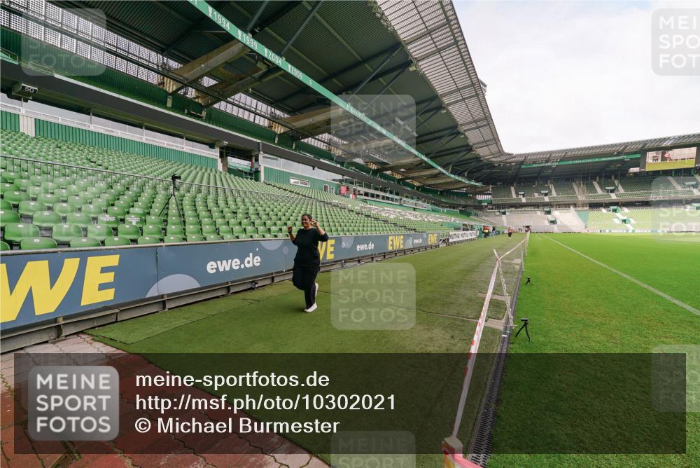 13.09.2026 - 21. swb-Marathon Bremen Michael Burmester http://msf.ph/oto/10302021 13.09.2026 10:53:53 Laufen im Stadion 10317, 12163, 12416, 10533, 10534, 10573, 10627, 10667, 10710, 11031, 11266, 11352, 11496, 11712, 11780, 11807, 12440, 12535 meine-sportfotos.de