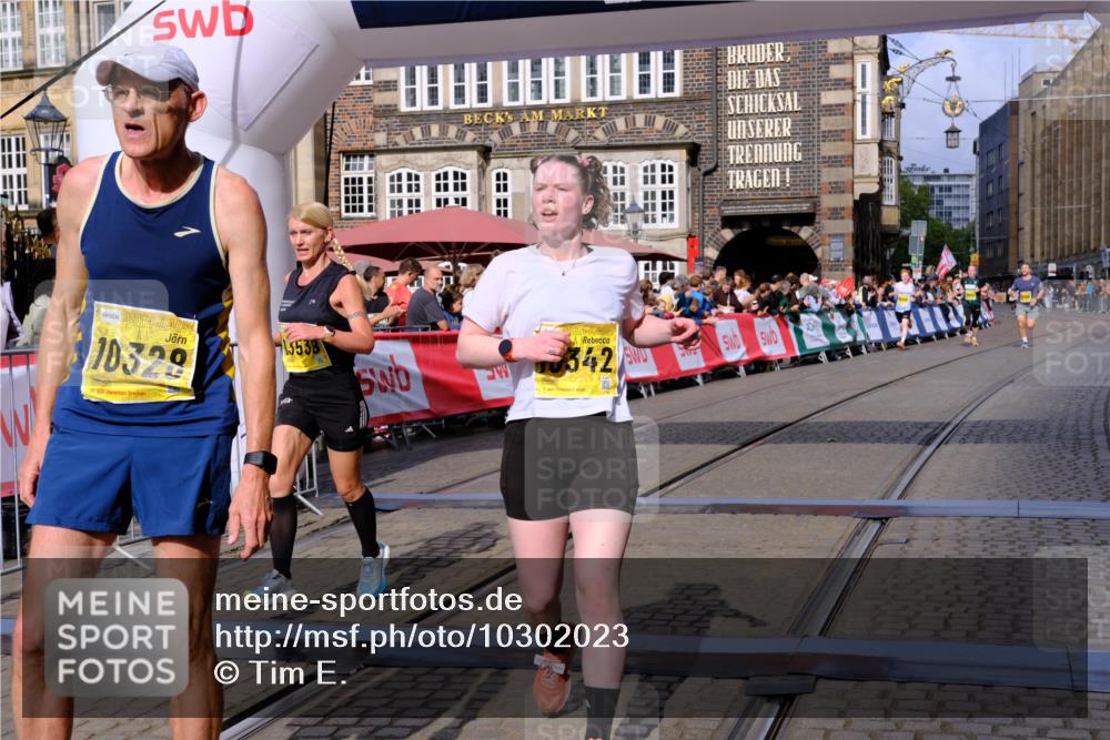 13.09.2026 - 21. swb-Marathon Bremen Tim E. http://msf.ph/oto/10302023 13.09.2026 10:44:20 Ziel 10337, 10342, 11108, 11208, 11312, 11447, 11614, 11644, 11758, 11930, 12436, 12559, 13538 meine-sportfotos.de