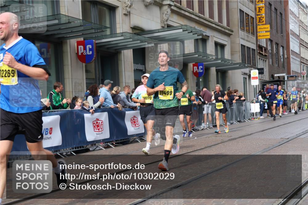 13.09.2026 - 21. swb-Marathon Bremen Strokosch-Dieckow http://msf.ph/oto/10302029 13.09.2026 10:50:14 Ziel 10170, 10233, 10267, 10525, 10764, 10840, 10923, 11220, 11276, 11497, 11499, 11622, 11664, 11680, 11742, 11774, 12045, 12052, 12078, 12309, 12447, 12488, 13544, 13562, 10452, 10593, 10876, 10966, 11005, 11035, 11111, 11128, 11178, 11415, 11497, 11499, 12240, 12269, 12380, 12510 meine-sportfotos.de