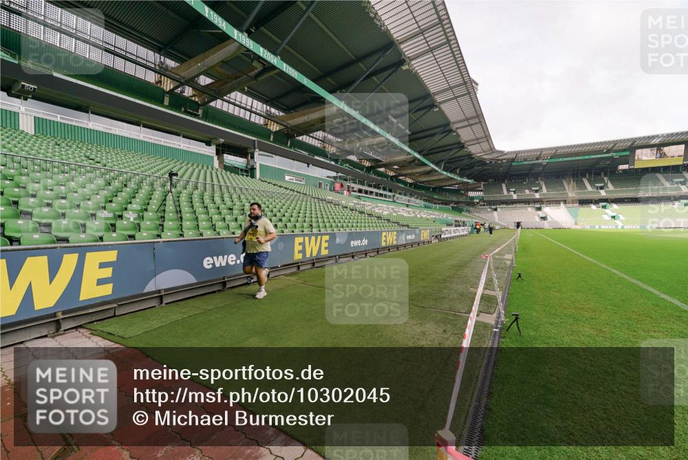 13.09.2026 - 21. swb-Marathon Bremen Michael Burmester http://msf.ph/oto/10302045 13.09.2026 10:55:02 Laufen im Stadion 12163, 10387, 10533, 10534, 10573, 10650, 10967, 10968, 11017, 11025, 11161, 11195, 11341, 11352, 11444, 11496, 11538, 11807, 12377, 12408, 12535, 12546 meine-sportfotos.de