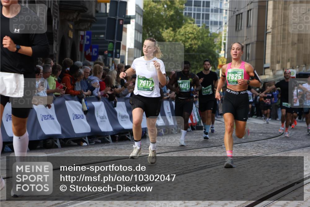 13.09.2026 - 21. swb-Marathon Bremen Strokosch-Dieckow http://msf.ph/oto/10302047 13.09.2026 13:22:08 Ziel 141, 572, 1209, 1254, 2088, 2397, 3290, 3338, 3695, 3774, 3930, 3934, 4581, 4735, 5193, 6865, 6976, 7098, 7176, 8438, 8947, 9059, 9421, 10120, 1601, 1645, 2499, 3021, 4204, 4211, 6621, 7625, 7917, 8447, 8574, 9668 meine-sportfotos.de